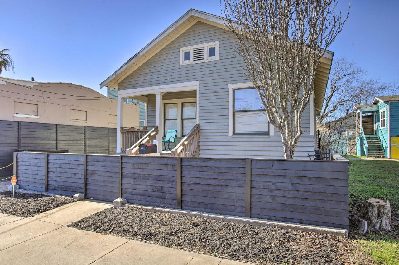 Cozy Beach Bungalow Near Galveston Seawall And Pier Exteriör bild