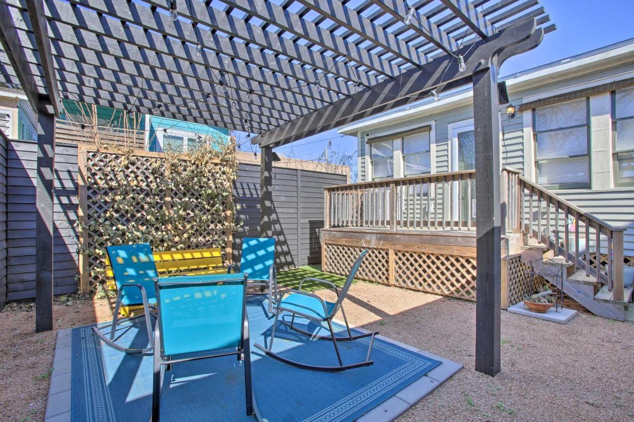 Cozy Beach Bungalow Near Galveston Seawall And Pier Exteriör bild