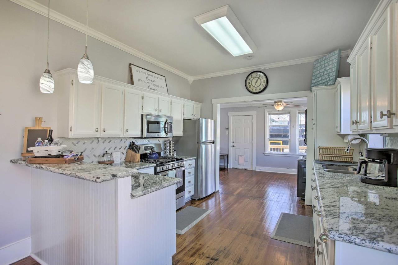 Cozy Beach Bungalow Near Galveston Seawall And Pier Exteriör bild