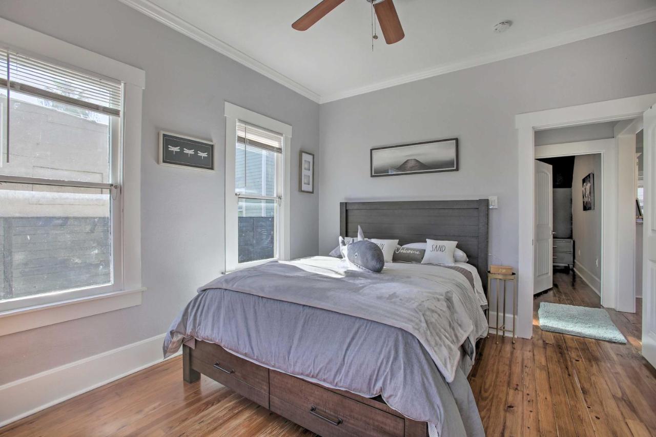 Cozy Beach Bungalow Near Galveston Seawall And Pier Exteriör bild