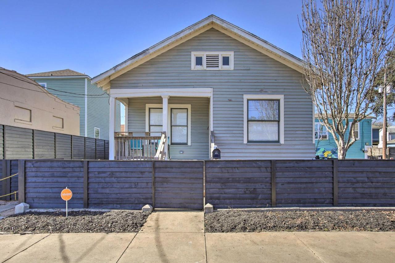 Cozy Beach Bungalow Near Galveston Seawall And Pier Exteriör bild
