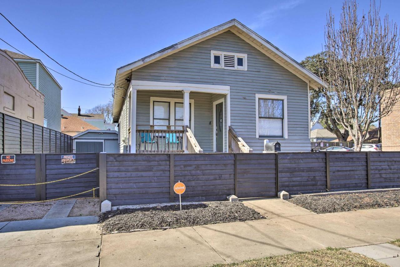 Cozy Beach Bungalow Near Galveston Seawall And Pier Exteriör bild